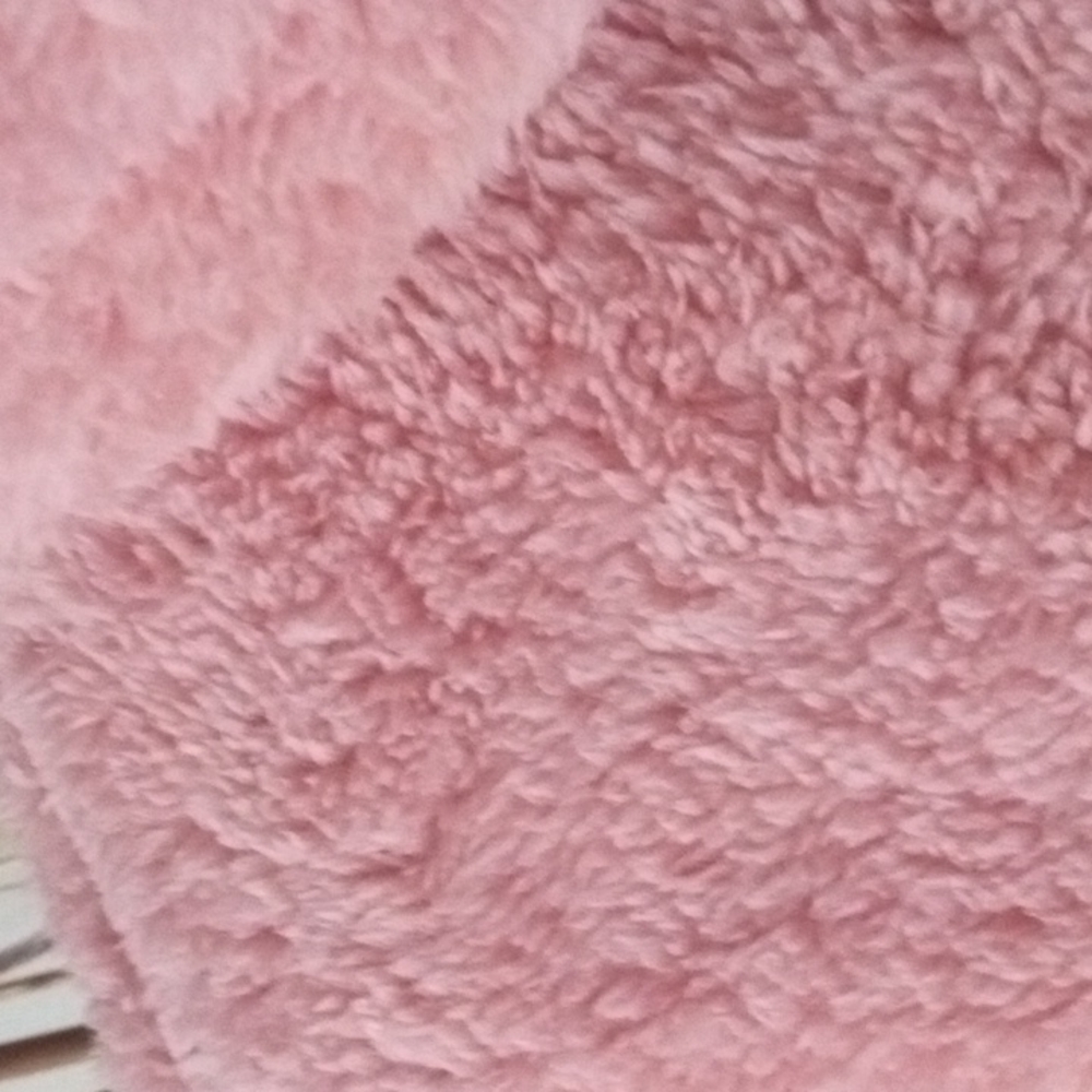 Furry pink sweater size small - Picture 3 of 4